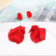 Load image into Gallery viewer, Women&#39;s Petal Earrings
